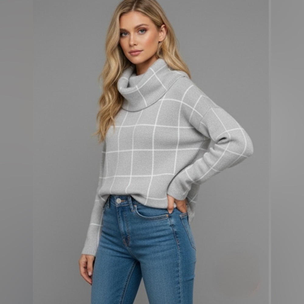 Chic Gray Grid Turtleneck Sweater - Picture 3 of 9